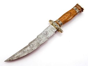 handmade hunting knife, damascus steel knife, camping knife, survival knife, bushcraft knife, handmade forged knife, full tang hunting knife, skinning knife, rosewood handle knife,Handmade Damascus Hunting Knife
